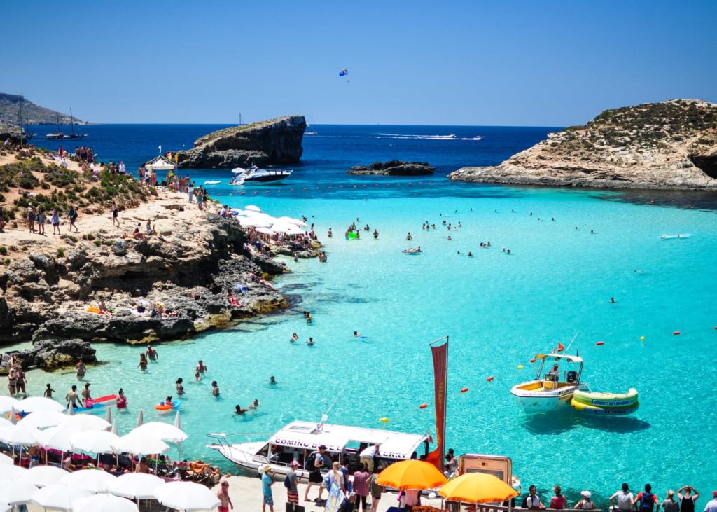 foto de praia na ilha de malta